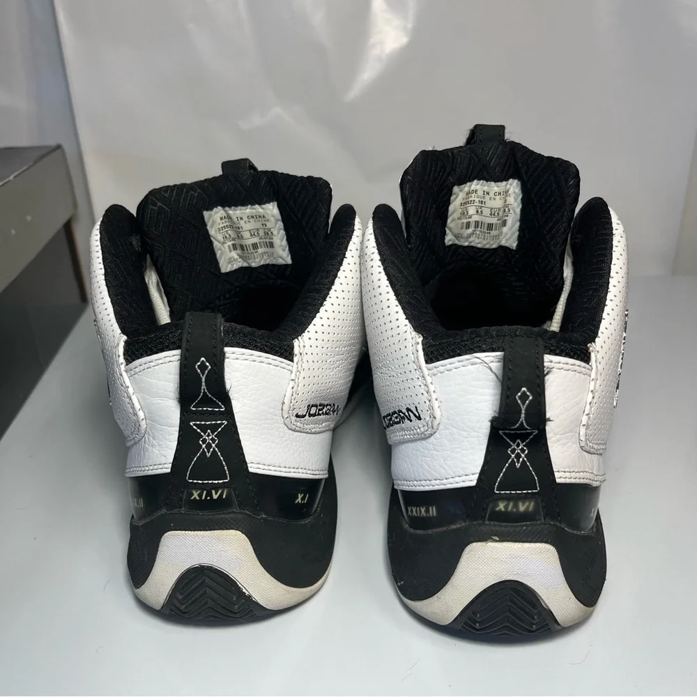 Jordan Dentro 2008 Vintage White Black Basketball Sneakers Men's Size 10.5